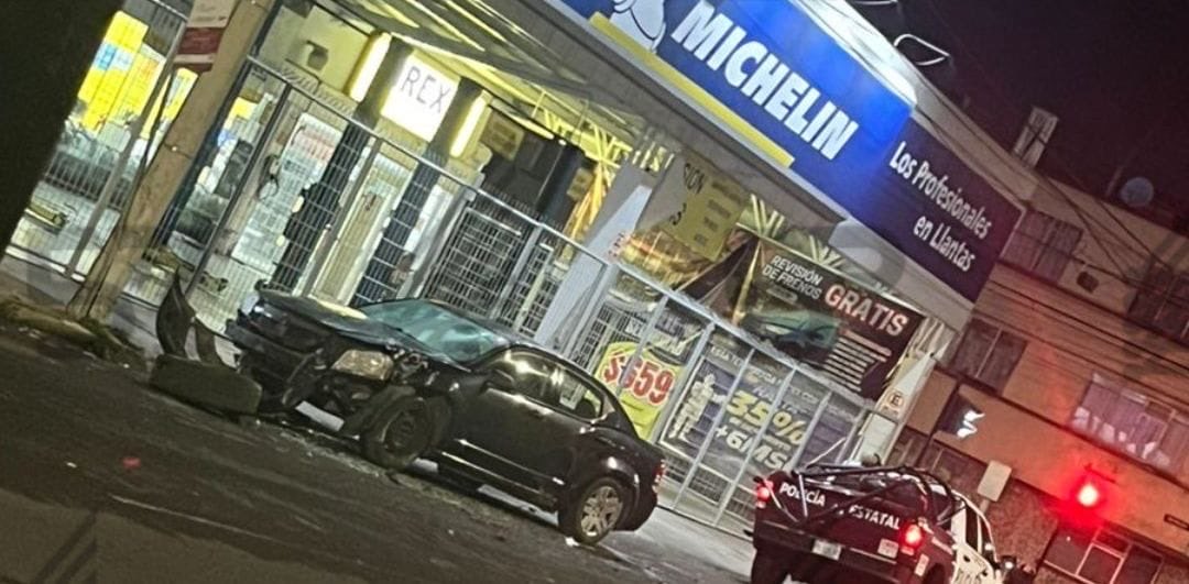 Policía Estatal se queda dormido al volante y choca su patrulla contra ...